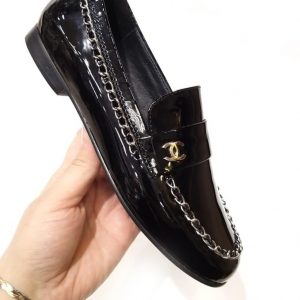 Лоферы женские Chanel Black Patent Leather with chain