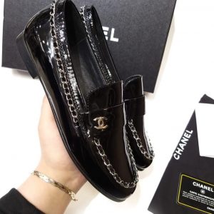 Лоферы женские Chanel Black Patent Leather with chain