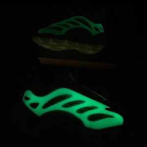 Кроссовки женские Adidas Yeezy Boost 700 V3 Green Glow