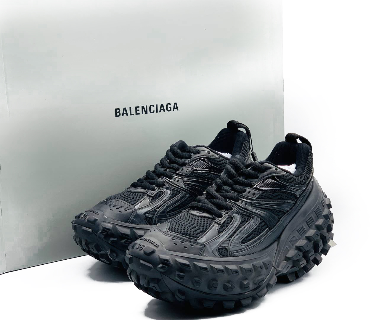 Копия Кроссовки Balenciaga Defender Черный — купить реплику по цене 18,000  руб. ₽ | арт.93685